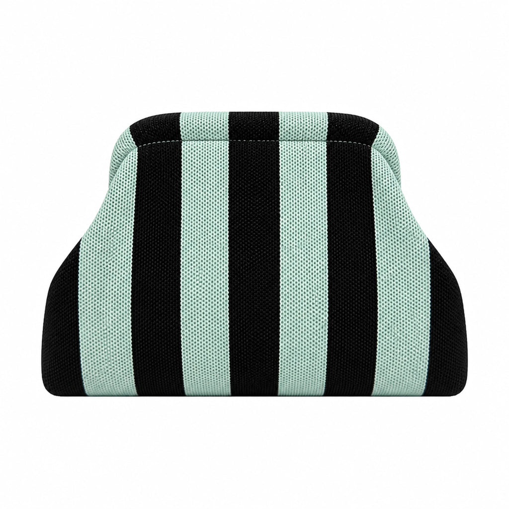Knitty – The Snap-Shut Makeup Bag
