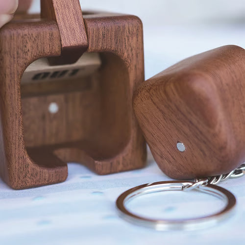 Wooden Key Holder with Funny Face Expression – HOME/OUT Toggle, Wall-Mounted, 3 Styles