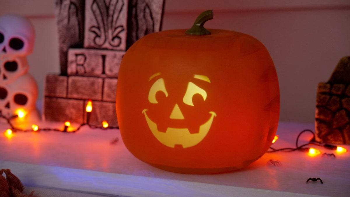 ANIMAT3D Blink Tech Jabberin Jack Spanish Animated Talking Pumpkin with 8" Screen, LED Matrix Light Projector, Speaker & 40 Min Content
